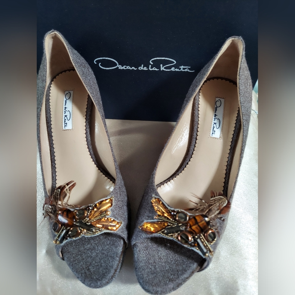 $1,500 OSCAR DE LA RENTA CRYSTAL BEAD FEATHER EMBROID SHOES US 7 EUR 7
